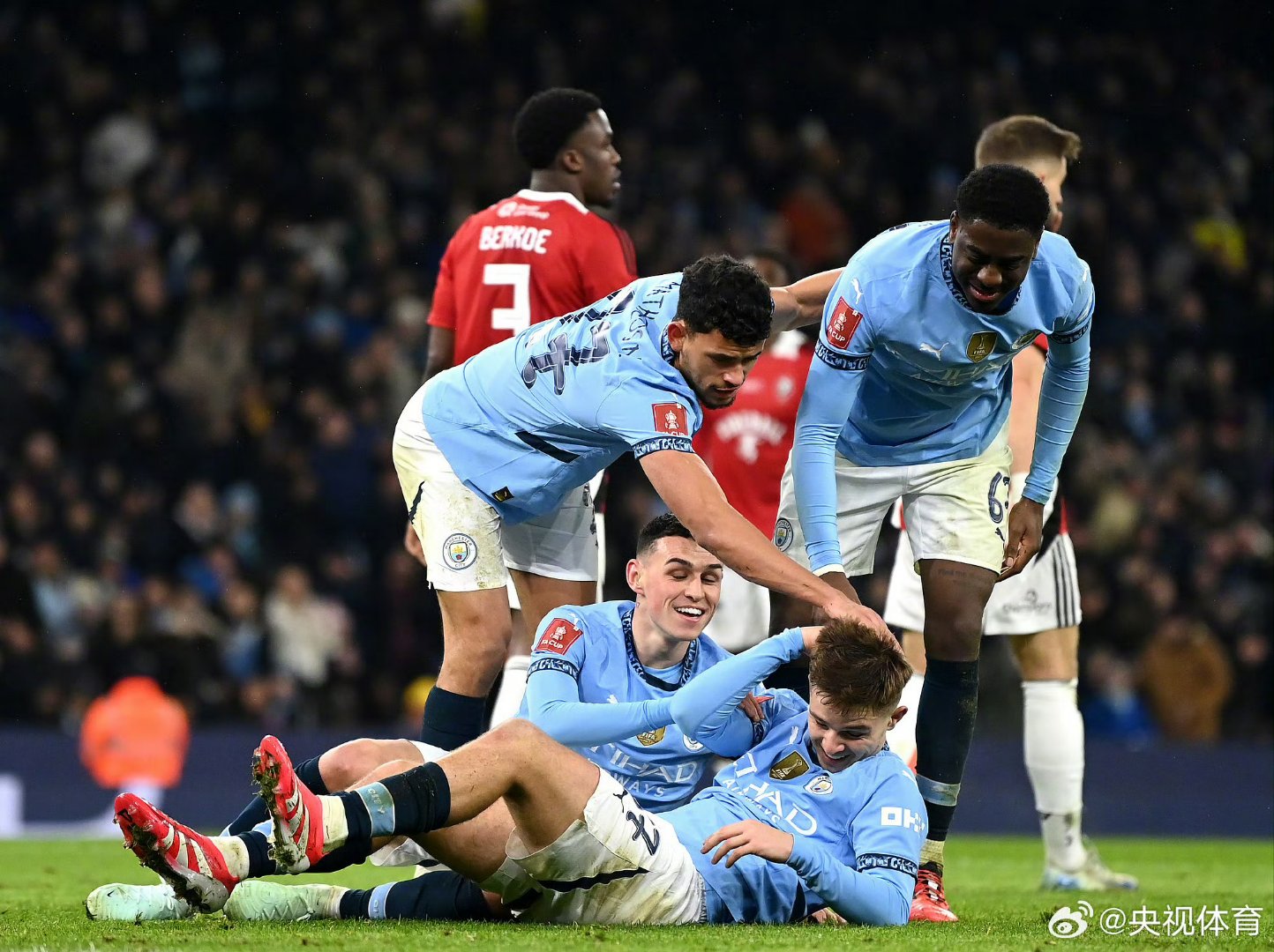 曼城险胜拜仁,阿圭罗惊艳四座 曼城险胜拜仁,阿圭罗惊艳四座