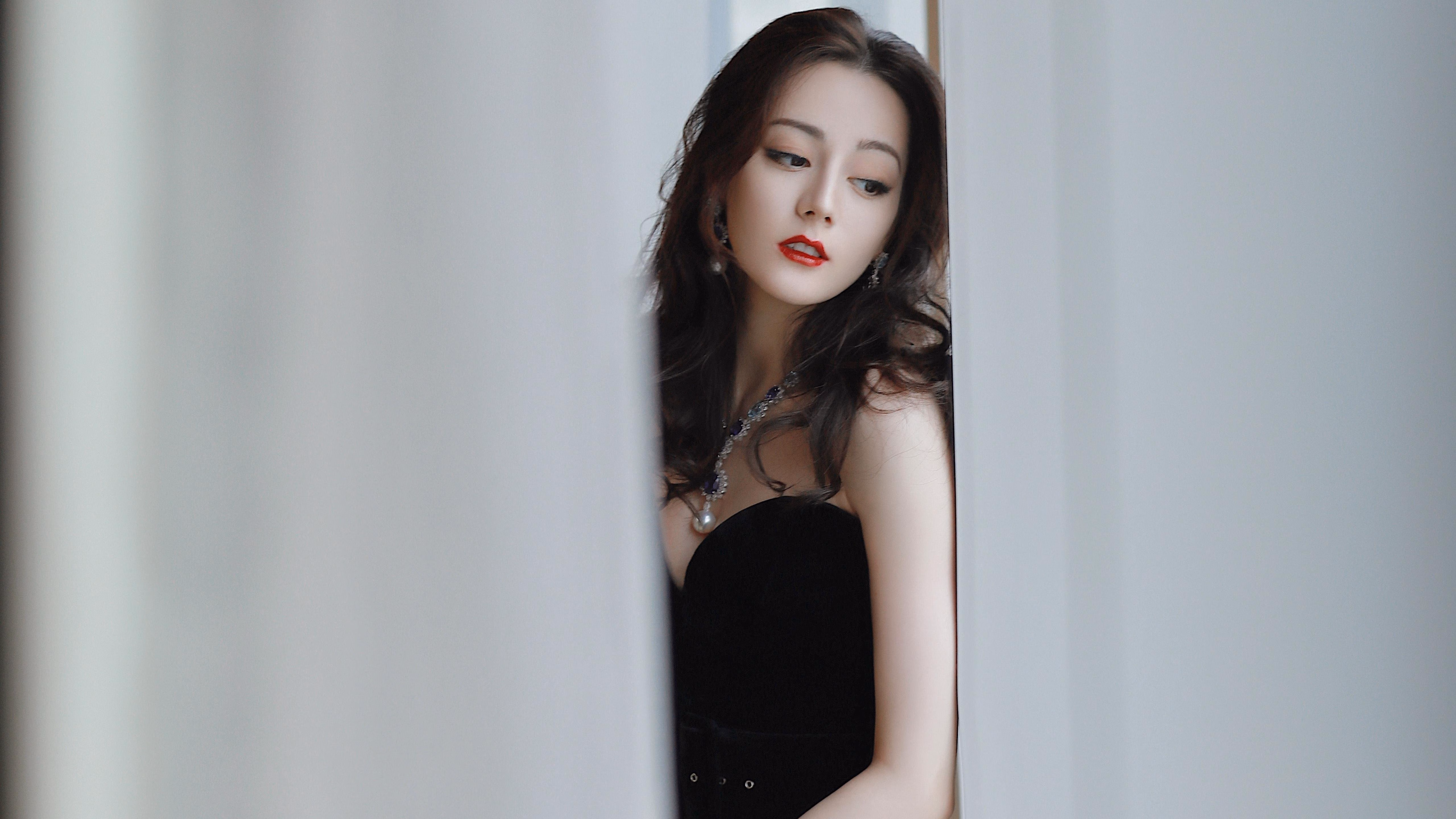 时代交错的王者之争，当76人遭遇雄鹿，詹姆斯的统治级数据改写宿命